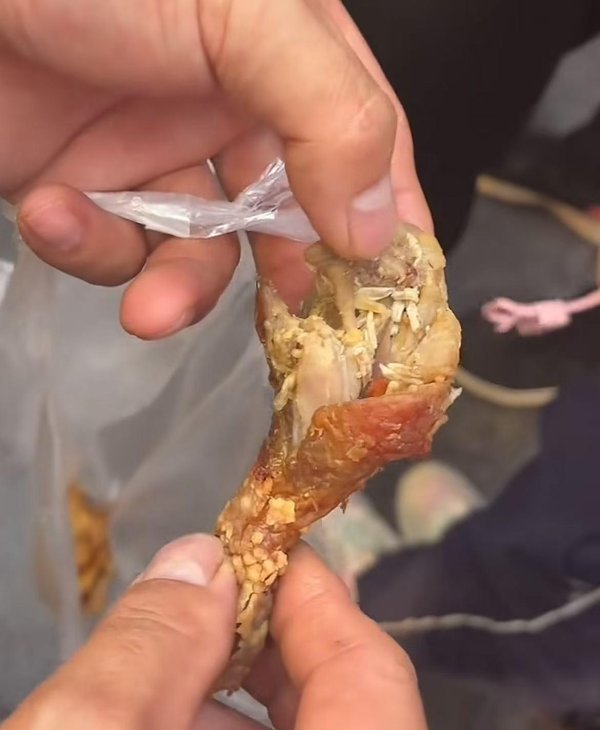 炒股配资资讯 正新鸡排一门店被投诉鸡腿里“全是蛆”！监管部门称正在调查